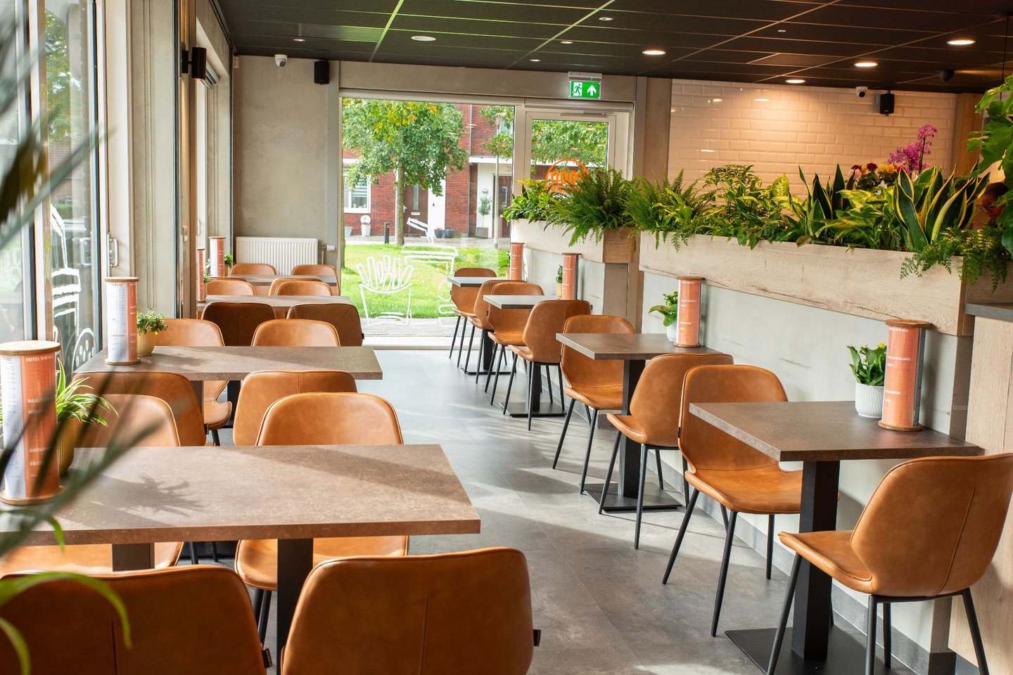 Kom lekker binnen eten bij foodmaster lucky's